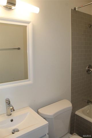 6527 Julian Avenue, St Louis, MO 63133