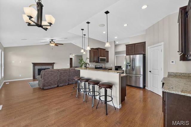 211 Shumate Avenue, Maryland Heights, MO 63043