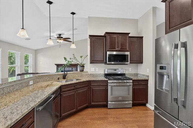 211 Shumate Avenue, Maryland Heights, MO 63043