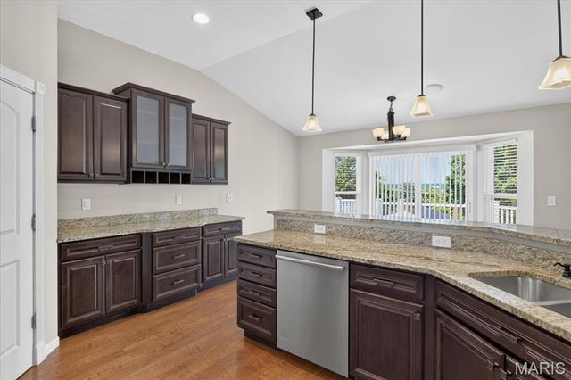 211 Shumate Avenue, Maryland Heights, MO 63043
