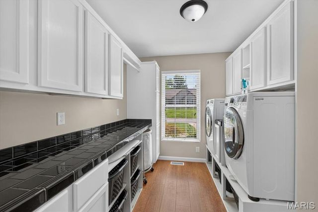 211 Shumate Avenue, Maryland Heights, MO 63043