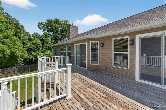 211 Shumate Avenue, Maryland Heights, MO 63043