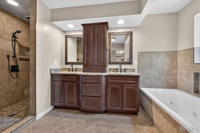 211 Shumate Avenue, Maryland Heights, MO 63043