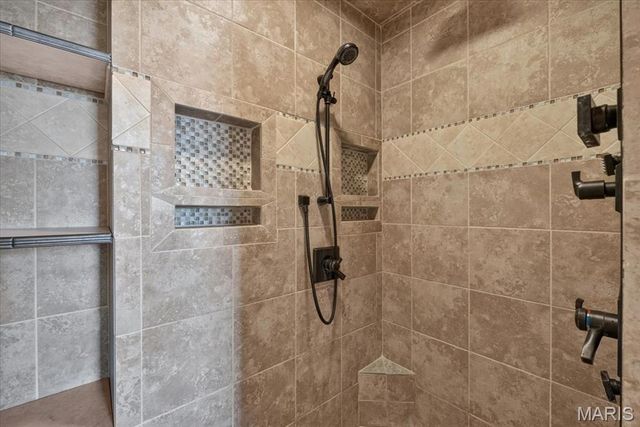 211 Shumate Avenue, Maryland Heights, MO 63043