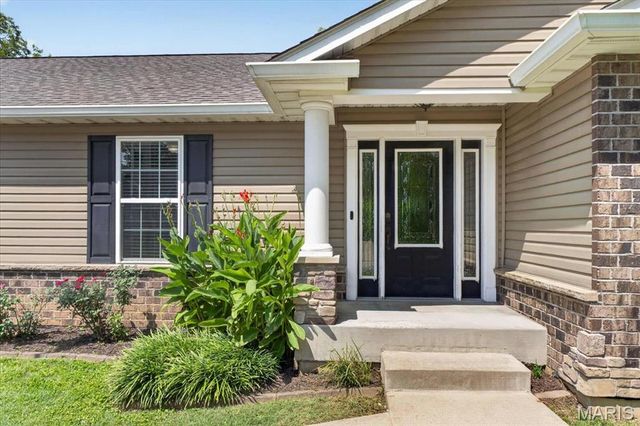 211 Shumate Avenue, Maryland Heights, MO 63043