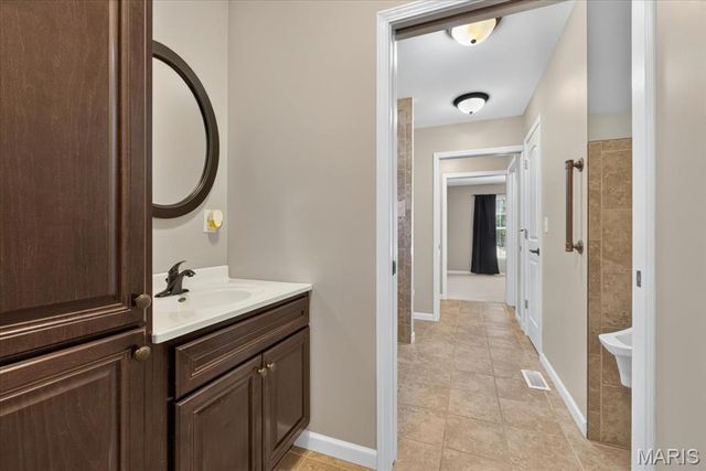 211 Shumate Avenue, Maryland Heights, MO 63043