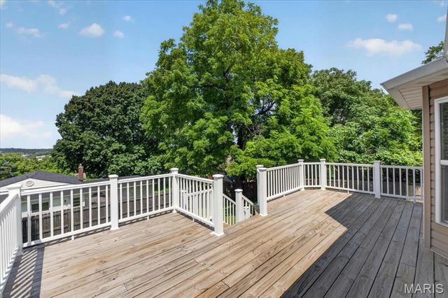 211 Shumate Avenue, Maryland Heights, MO 63043