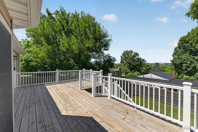 211 Shumate Avenue, Maryland Heights, MO 63043