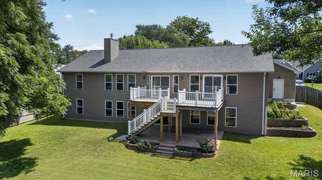 211 Shumate Avenue, Maryland Heights, MO 63043