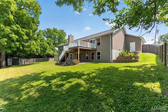 211 Shumate Avenue, Maryland Heights, MO 63043