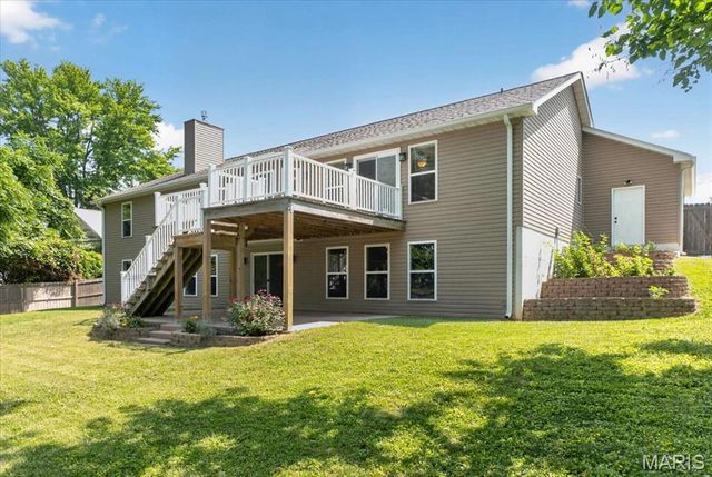 211 Shumate Avenue, Maryland Heights, MO 63043