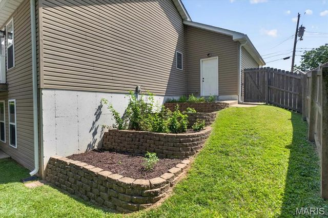 211 Shumate Avenue, Maryland Heights, MO 63043