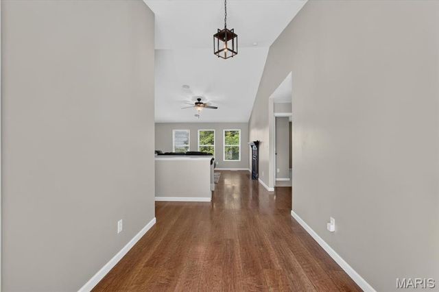 211 Shumate Avenue, Maryland Heights, MO 63043