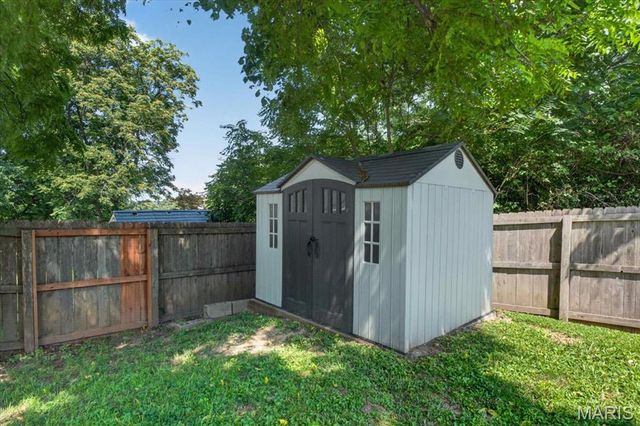 211 Shumate Avenue, Maryland Heights, MO 63043