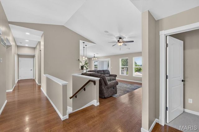 211 Shumate Avenue, Maryland Heights, MO 63043