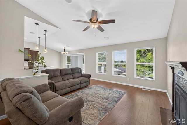211 Shumate Avenue, Maryland Heights, MO 63043