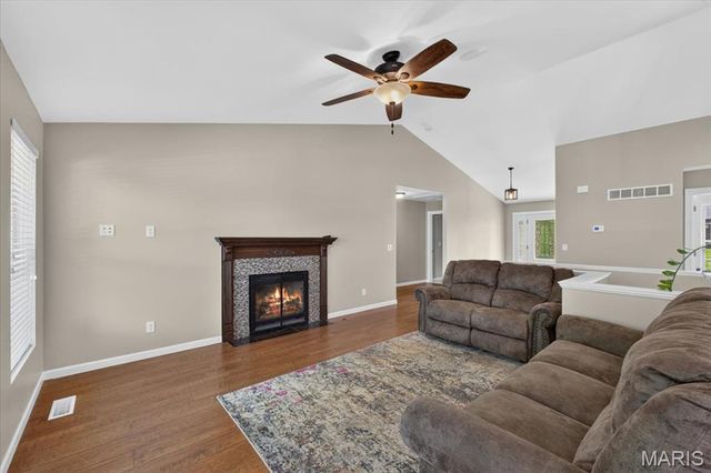 211 Shumate Avenue, Maryland Heights, MO 63043