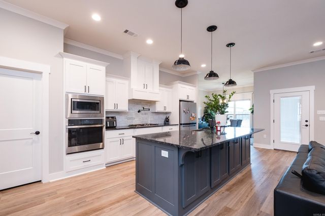 2342 Holly Hill Dr, Conway, AR 72034