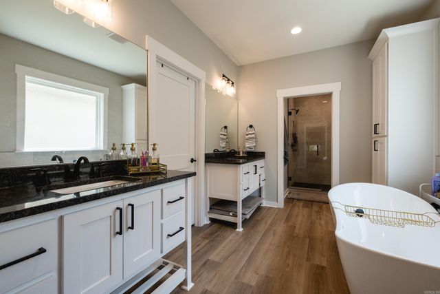 2342 Holly Hill Dr, Conway, AR 72034