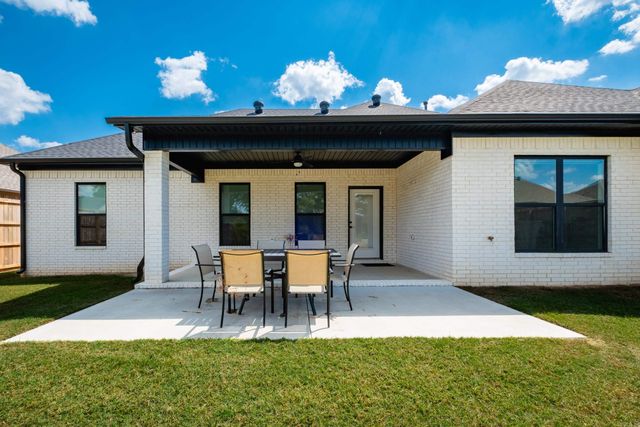 2342 Holly Hill Dr, Conway, AR 72034