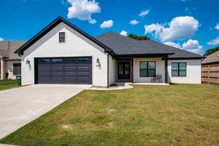 2342 Holly Hill Dr, Conway, AR 72034