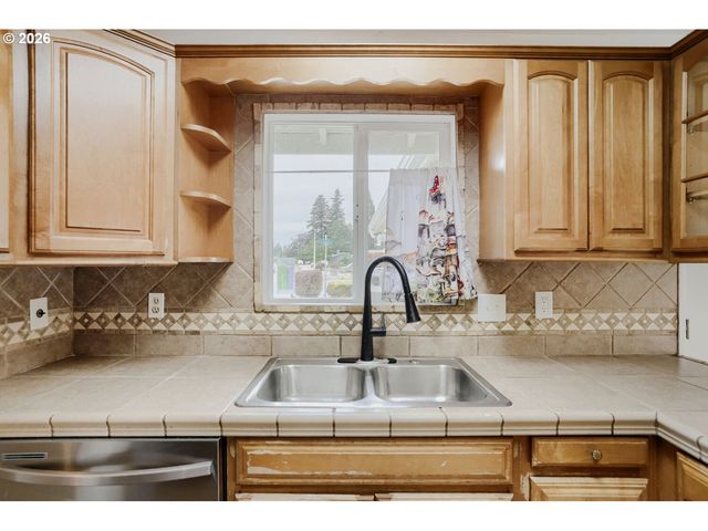 630 Se 134TH Ave, Portland, OR 97233