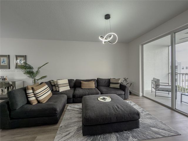 10750 NW 66th Street 504, Doral, FL 33178