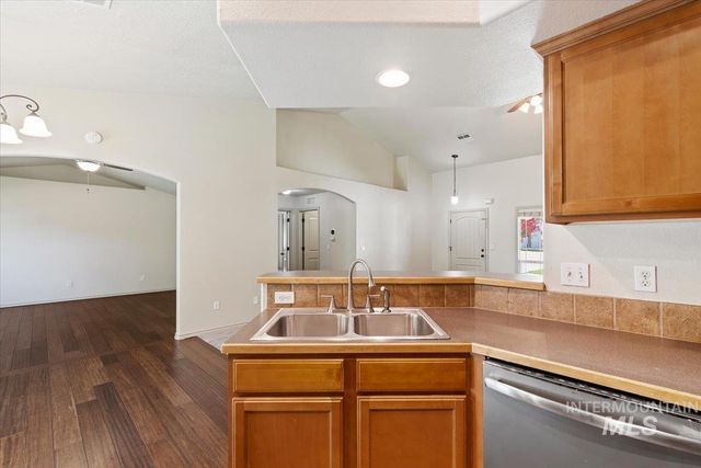 756 E Wild Lilac Ct, Kuna, ID 83634