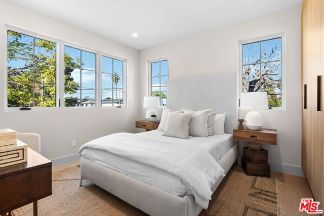 12000 Navy Street, Los Angeles, CA 90066