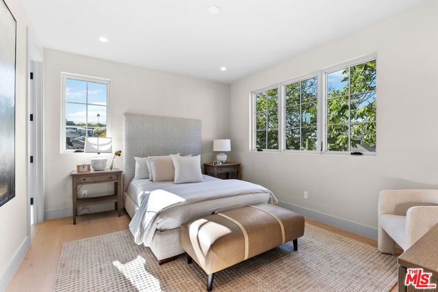 12000 Navy Street, Los Angeles, CA 90066