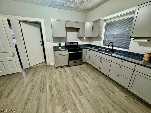 2020 Corning Avenue, Cleveland, OH 44109