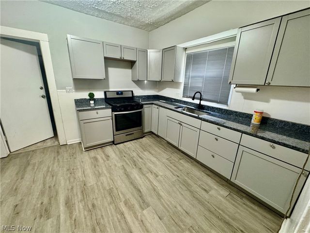 2020 Corning Avenue, Cleveland, OH 44109