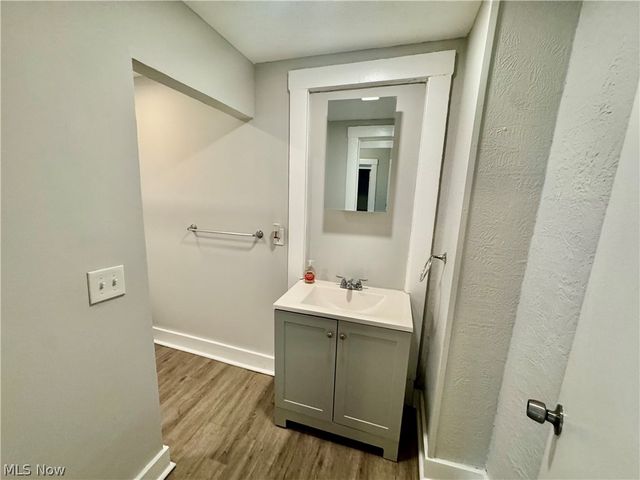 2020 Corning Avenue, Cleveland, OH 44109