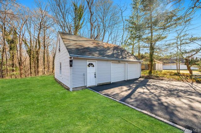 624 Townline Road, Hauppauge, NY 11788
