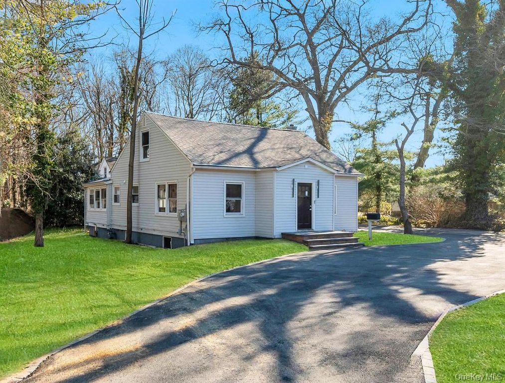624 Townline Road, Hauppauge, NY 11788