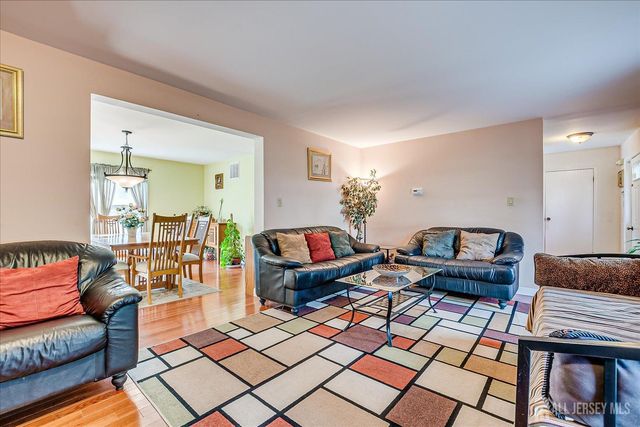 154 Dutton Street, Franklin Twsp, NJ 08873