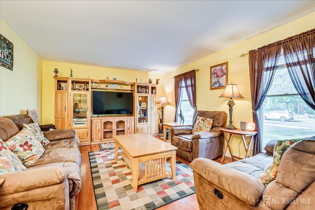 154 Dutton Street, Franklin Twsp, NJ 08873