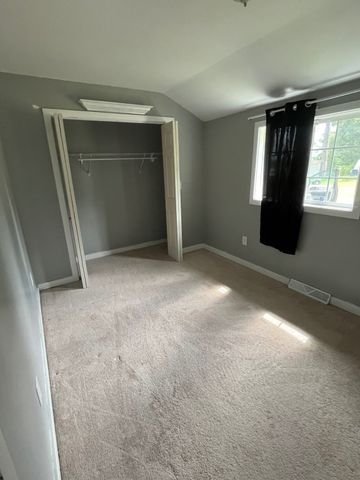 14 Oak St, Southwick, MA 01077