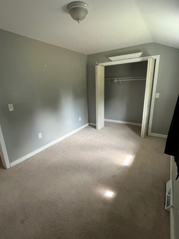 14 Oak St, Southwick, MA 01077