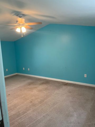 14 Oak St, Southwick, MA 01077