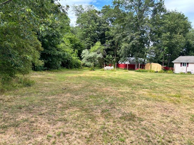 14 Oak St, Southwick, MA 01077