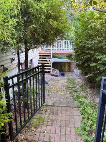 14 Oak St, Southwick, MA 01077