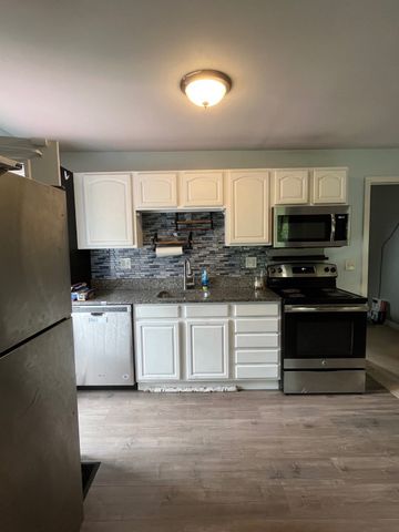 14 Oak St, Southwick, MA 01077