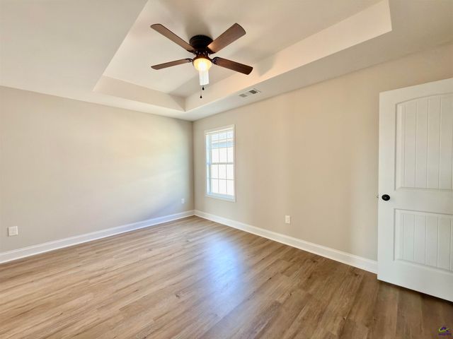 212 Beau Claire Circle, Byron, GA 31008