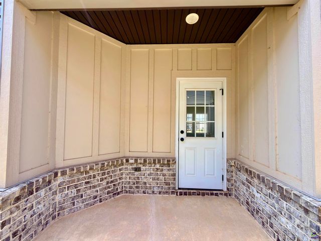 212 Beau Claire Circle, Byron, GA 31008