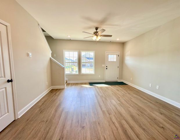 212 Beau Claire Circle, Byron, GA 31008