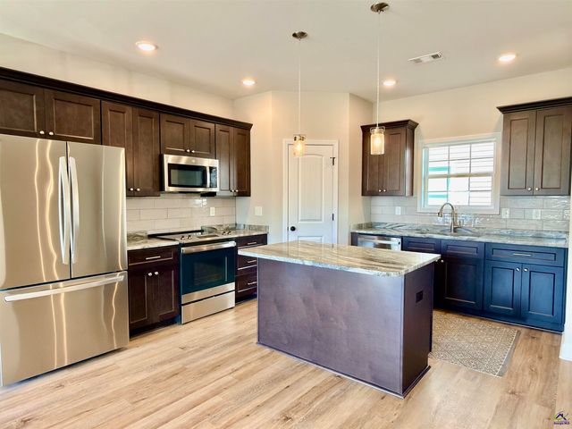 212 Beau Claire Circle, Byron, GA 31008