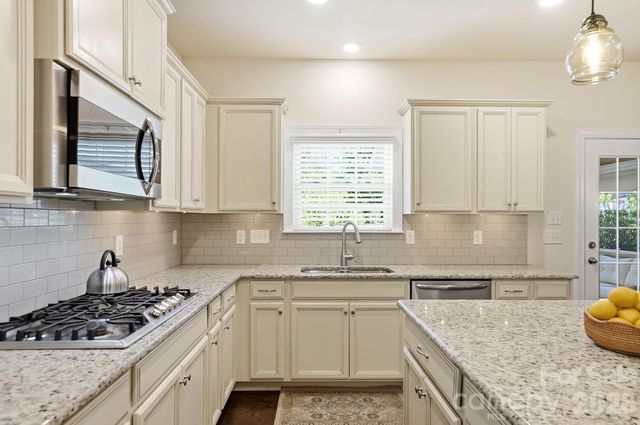 1989 Topaz Plaza, Davidson, NC 28036