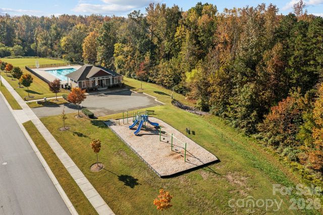 1989 Topaz Plaza, Davidson, NC 28036