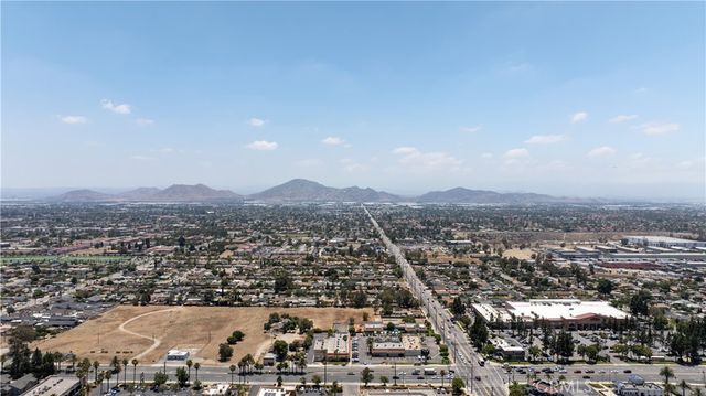 16120 Malaga Ave, Fontana, CA 92336
